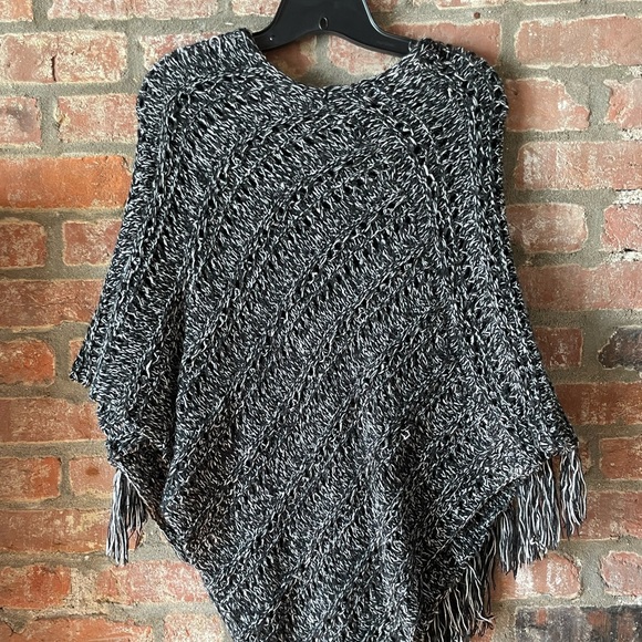 Express Marled Poncho - Picture 5 of 7